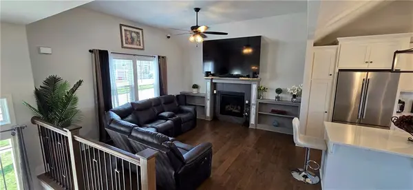 1000 NW 4th ST, Oak Grove, MO 64075
