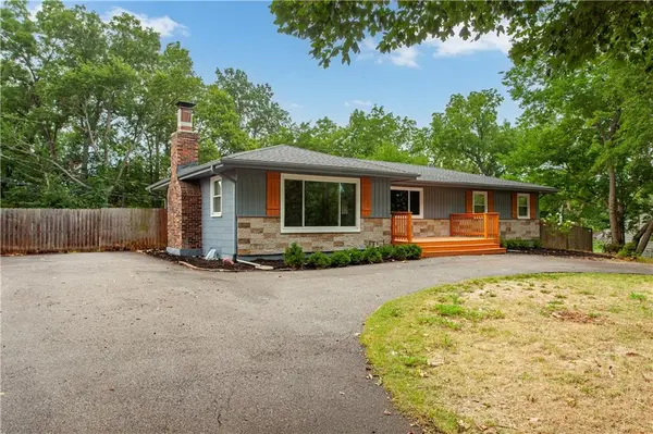 4157 N Cleveland AVE, Kansas City, MO 64117