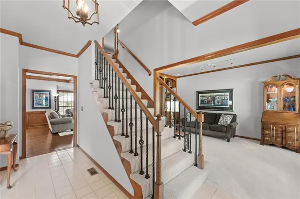 13016 Sherwood DR, Leawood, KS 66209