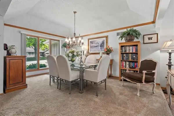 11715 W 102nd TER, Overland Park, KS 66214