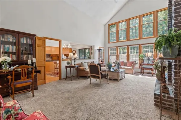 11715 W 102nd TER, Overland Park, KS 66214