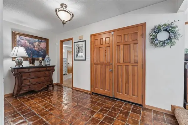 11715 W 102nd TER, Overland Park, KS 66214