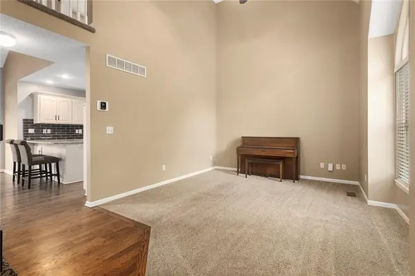 8000 NE 112th ST, Kansas City, MO 64157