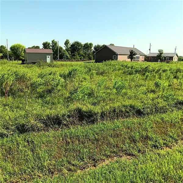 17 and 21 Wilderness TRL, Linn Valley, KS 66040