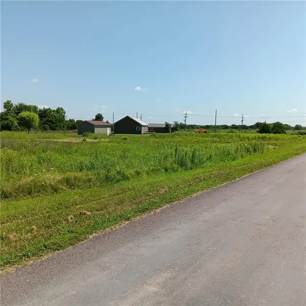 17 and 21 Wilderness TRL, Linn Valley, KS 66040
