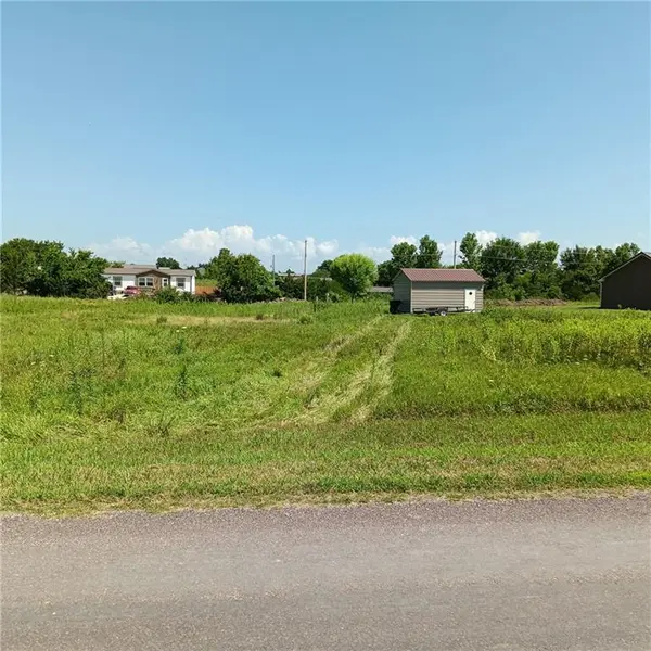 17 and 21 Wilderness TRL, Linn Valley, KS 66040