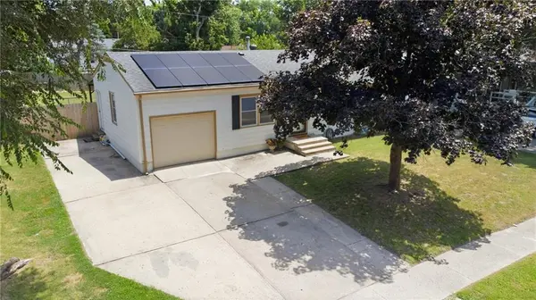 1211 N Cedar Crest DR, Independence, MO 64056