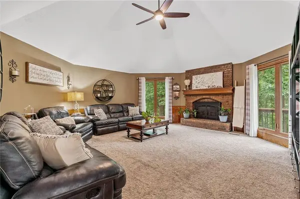1402 Colony DR, Kearney, MO 64060
