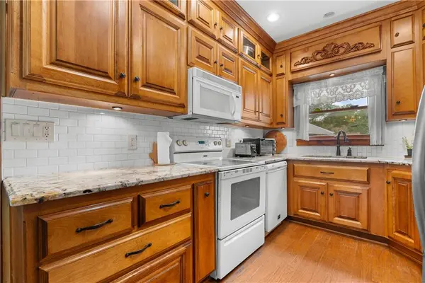 11219 Evans ST, Sugar Creek, MO 64054
