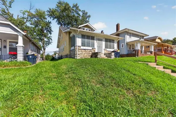 4335 College AVE, Kansas City, MO 64130