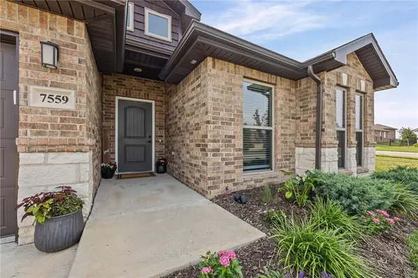 7559 Arapahoe DR, Shawnee, KS 66227