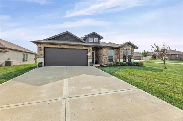 7559 Arapahoe DR, Shawnee, KS 66227