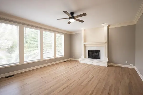 2412 SW Winterwood CT, Lee's Summit, MO 64081