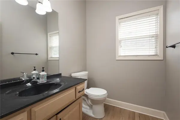 2412 SW Winterwood CT, Lee's Summit, MO 64081
