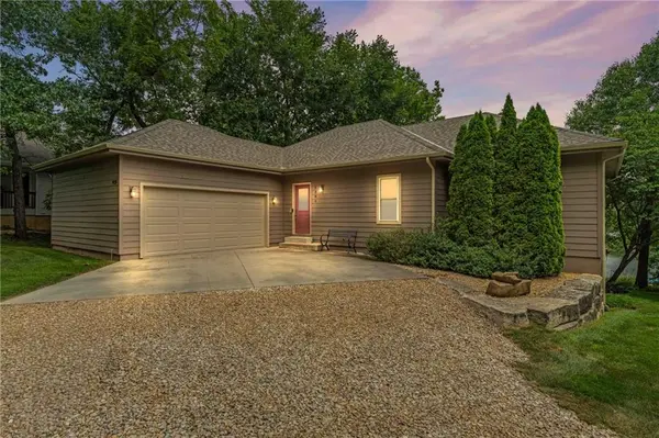5380 Choctaw LN, Mclouth, KS 66054