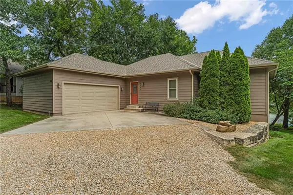 5380 Choctaw LN, Mclouth, KS 66054