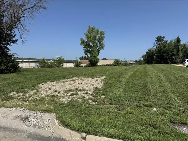 623 E Young AVE, Warrensburg, MO 64093