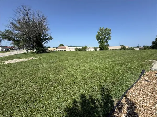 623 E Young AVE, Warrensburg, MO 64093