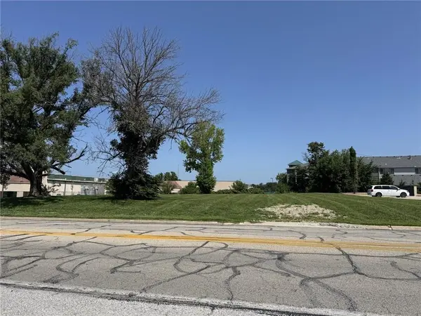 623 E Young AVE, Warrensburg, MO 64093