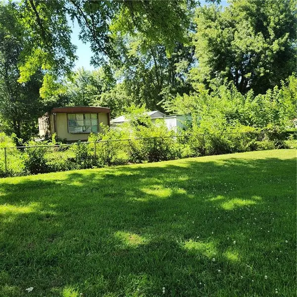 200 W 5th ST, Henrietta, MO 64036
