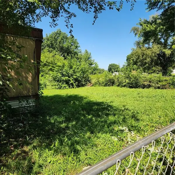 200 W 5th ST, Henrietta, MO 64036