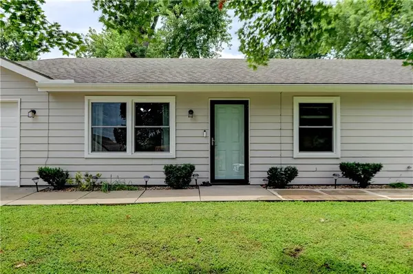 902 Birch ST, Eudora, KS 66025