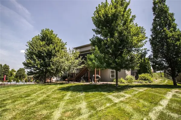 10208 N Farley AVE, Kansas City, MO 64157