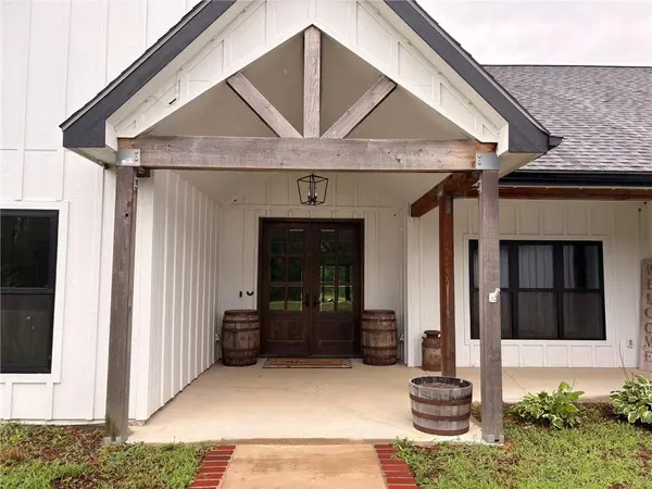 1102 E 1033 RD, Lawrence, KS 66047