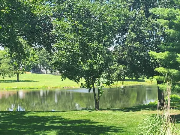 822 SW Lighthouse PT, Lee's Summit, MO 64082