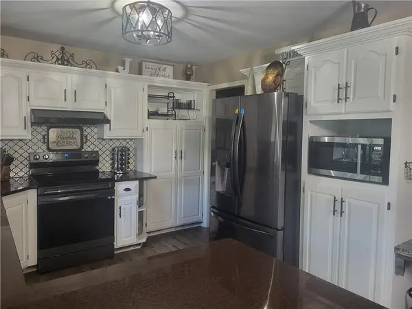 822 SW Lighthouse PT, Lee's Summit, MO 64082