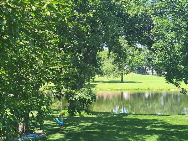 822 SW Lighthouse PT, Lee's Summit, MO 64082