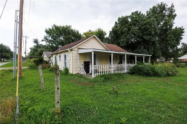 1420 N 4th ST, Neodesha, KS 66757