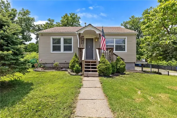7108 N Kranz RD, Gladstone, MO 64118