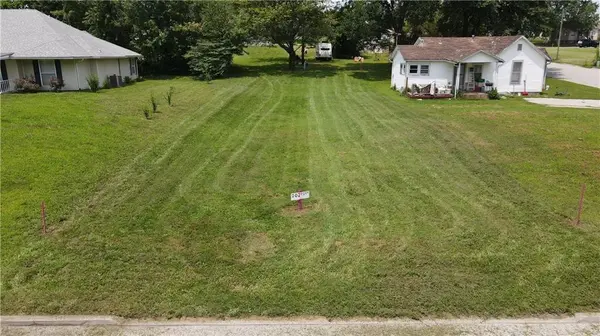 202 W 24th ST, Higginsville, MO 64037
