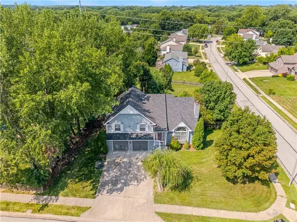 10126 N Highland TER, Kansas City, MO 64155