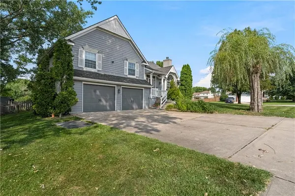10126 N Highland TER, Kansas City, MO 64155