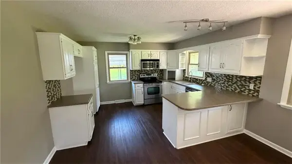 1424 Western ST, Leavenworth, KS 66048