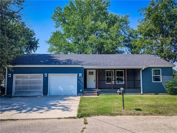 104 E 2nd ST, Lamar, MO 64759