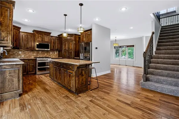 1236 Vivian DR, Warrensburg, MO 64093