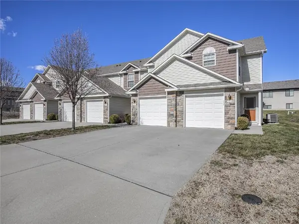254 Pointe LN, Raymore, MO 64083