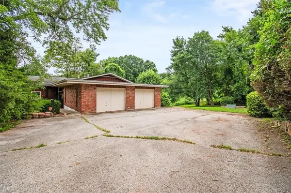 11806 E 39th ST #S, Independence, MO 64052