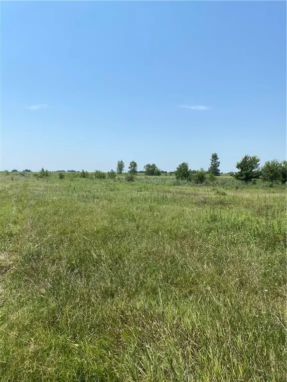 3088 Sand Creek RD, Ottawa, KS 66067