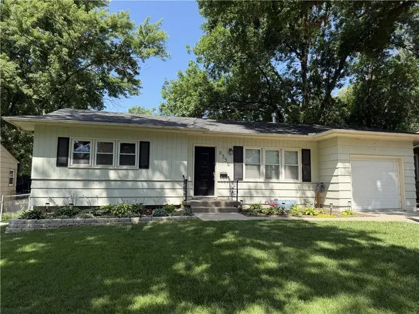 8352 Locust ST, Kansas City, MO 64131