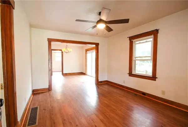 227 S Ash AVE, Independence, MO 64053