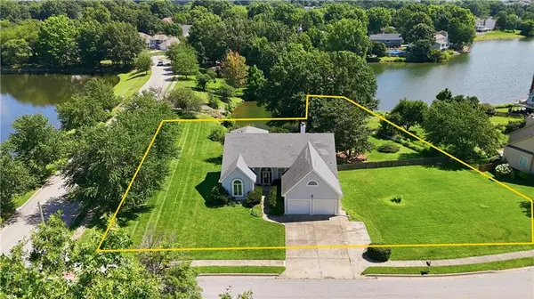 1101 NE Waterfield Village DR, Blue Springs, MO 64014