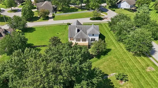 1101 NE Waterfield Village DR, Blue Springs, MO 64014