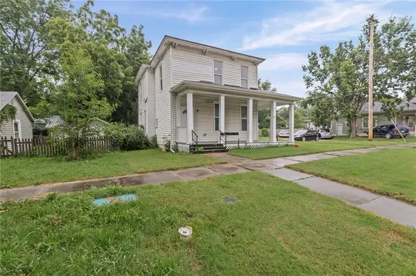 417 W 2nd ST, Ottawa, KS 66067