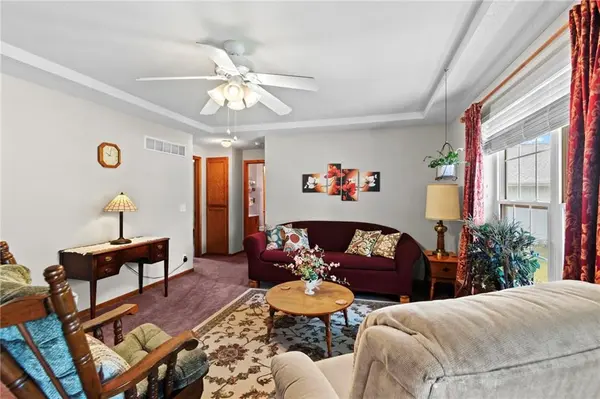 206 E 22nd TER, Kearney, MO 64060
