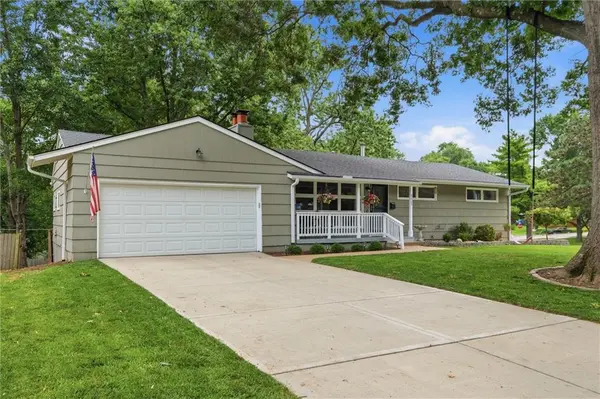 8025 Maple ST, Prairie Village, KS 66208