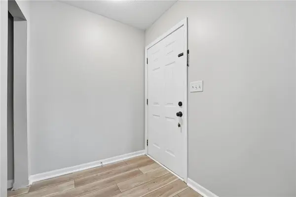 1010 E Langsford RD, Lee's Summit, MO 64063
